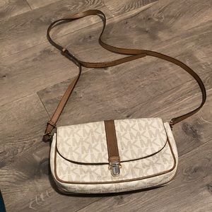 micheal kors crossbody bag